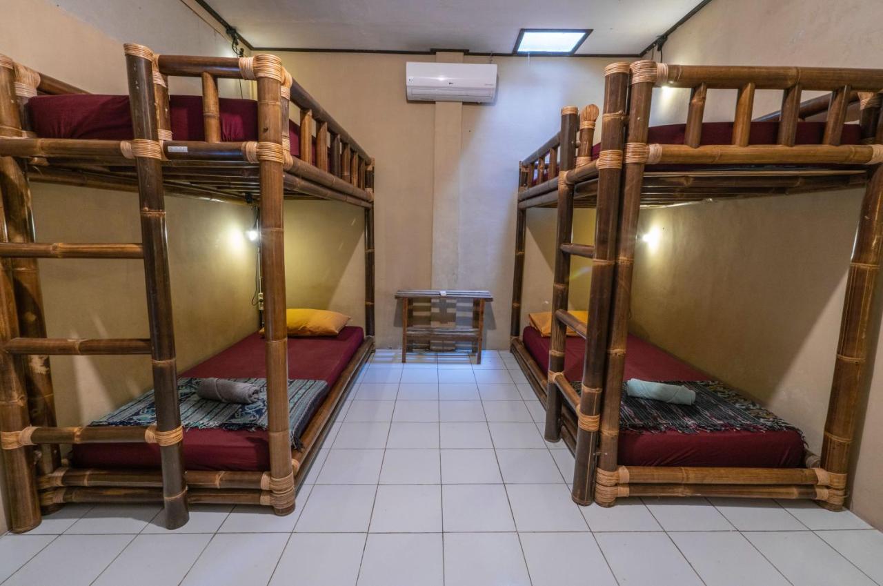 Losmanos Hostel Yogyakarta Exterior foto